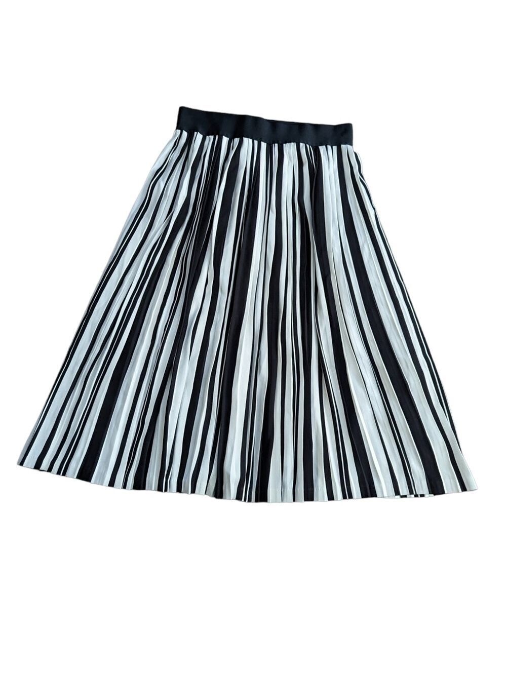 Peter Nygard Pleated Skirt - Picture 4 of 7